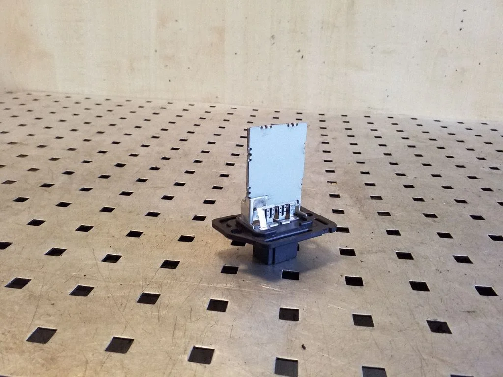 Heater blower motor/fan resistor HK3BY3