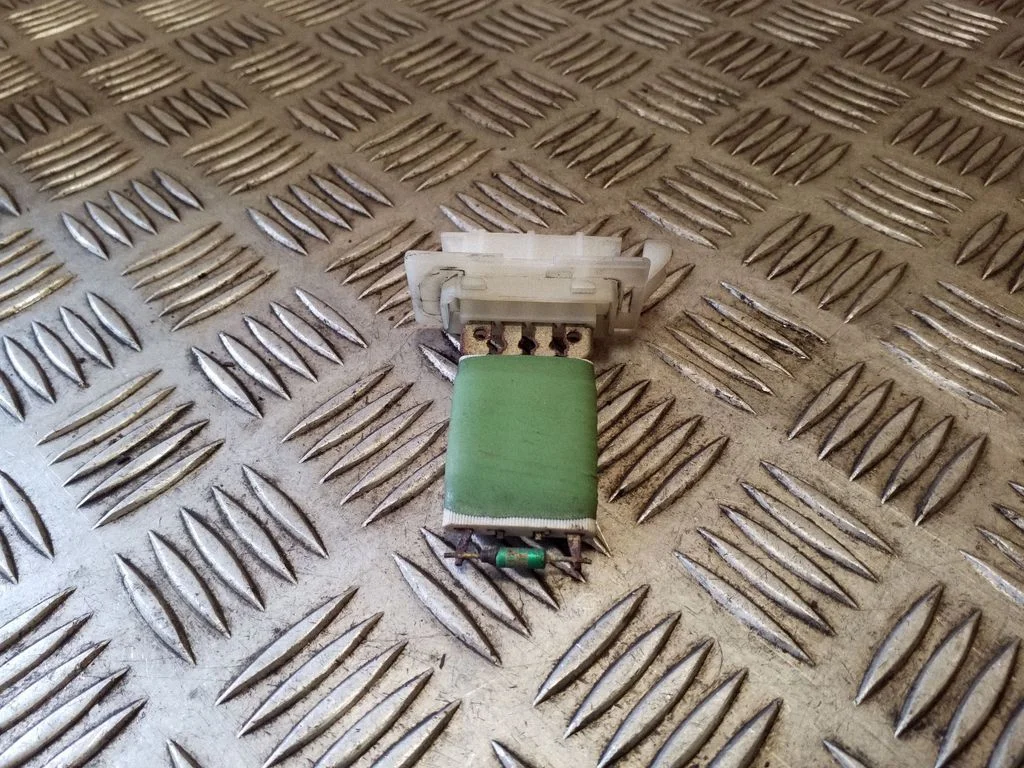 Heater blower motor/fan resistor