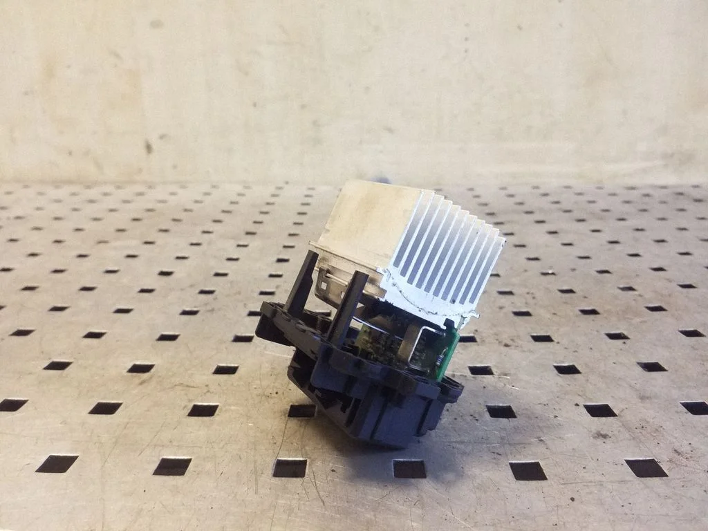 Heater blower motor/fan resistor VLCL29PWM11N