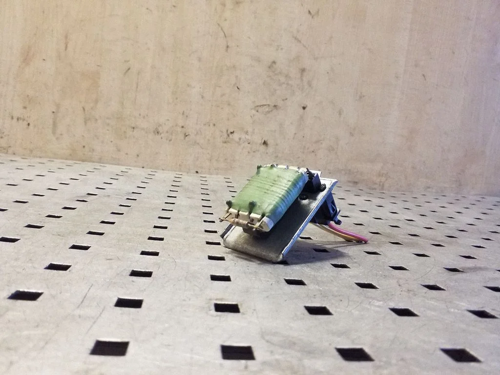 Krāsniņas ventilatora rezistors (reostats) 5399386020