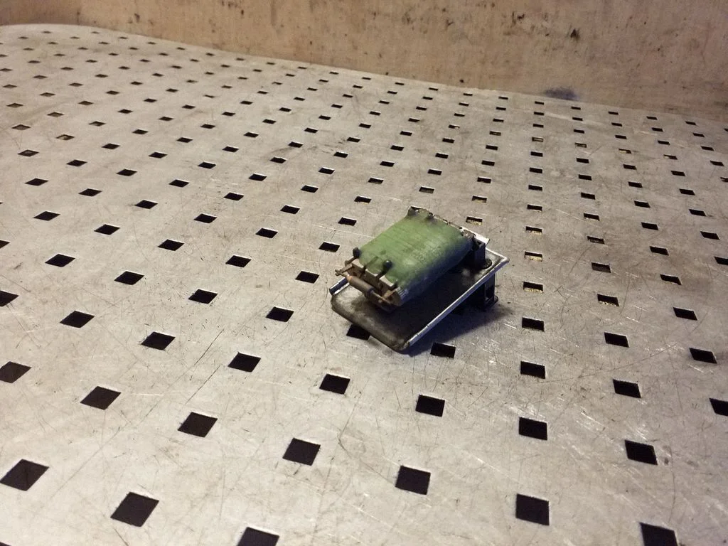 Krāsniņas ventilatora rezistors (reostats) 5399386020