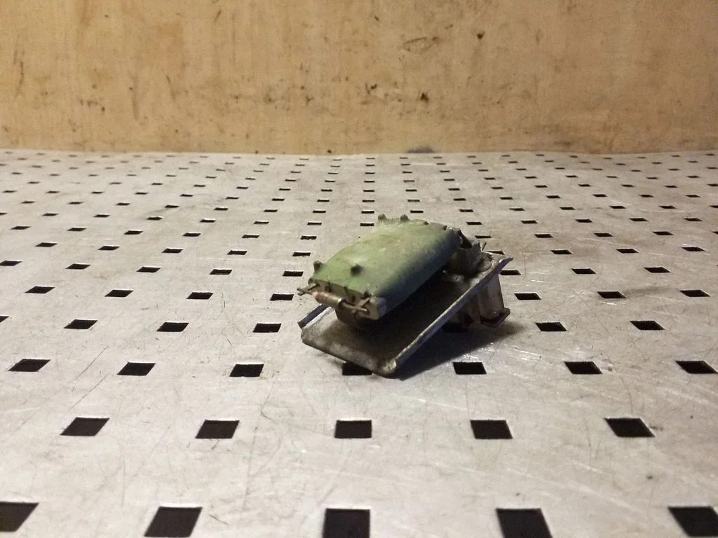 Heater blower motor/fan resistor 701959263