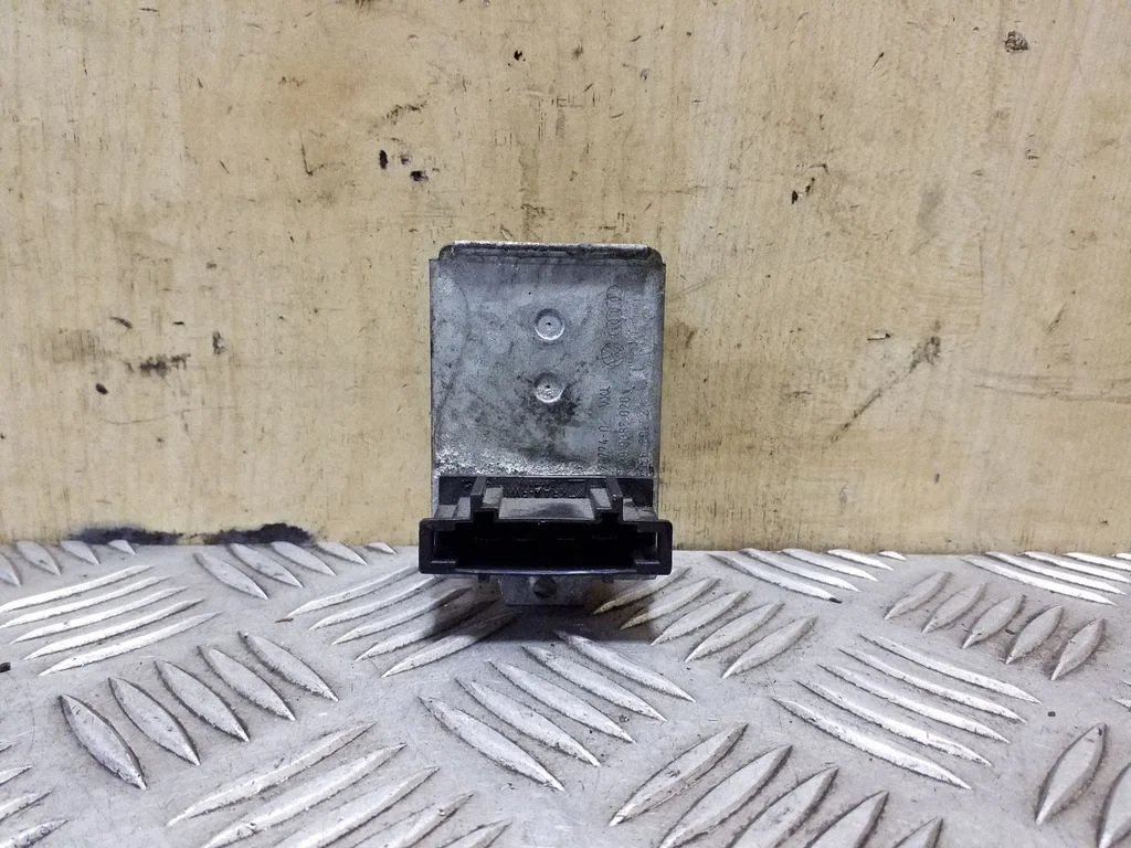 Krāsniņas ventilatora rezistors (reostats) 701959263