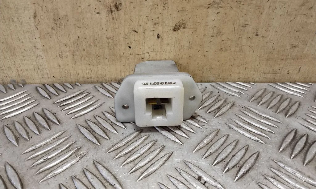 Heater blower motor/fan resistor