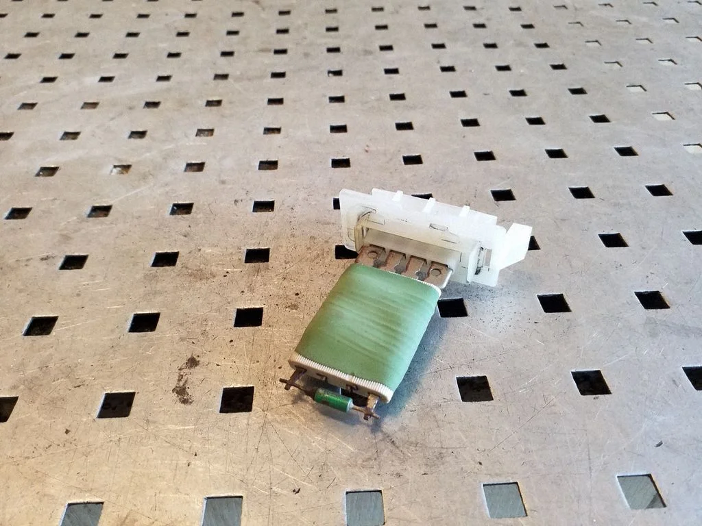 Heater blower motor/fan resistor