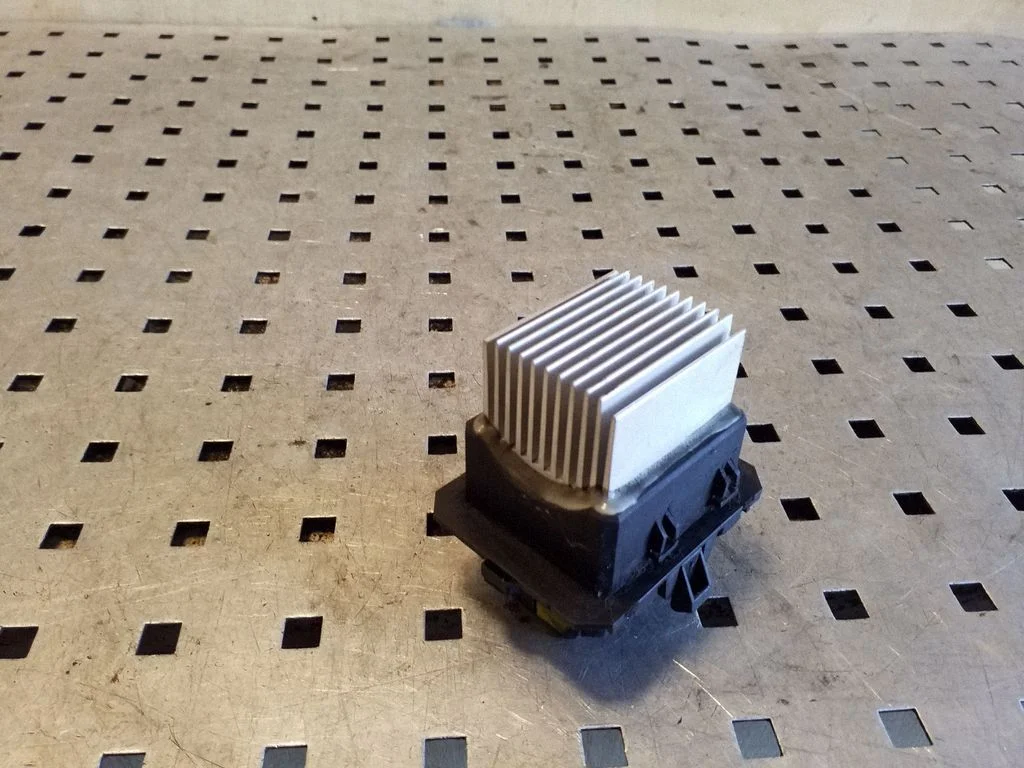 Heater blower motor/fan resistor