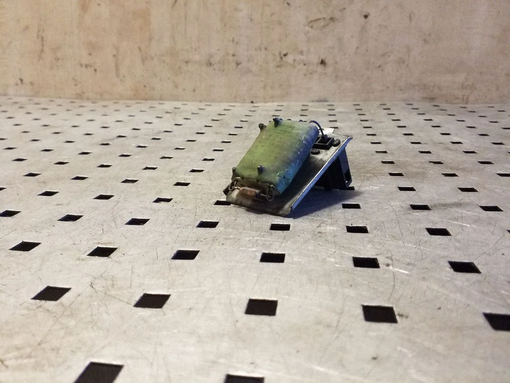 Krāsniņas ventilatora rezistors (reostats) 5399386020