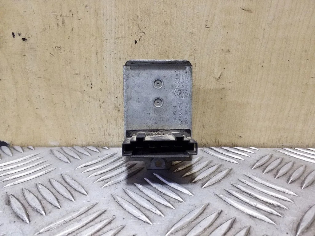Krāsniņas ventilatora rezistors (reostats) 701989263
