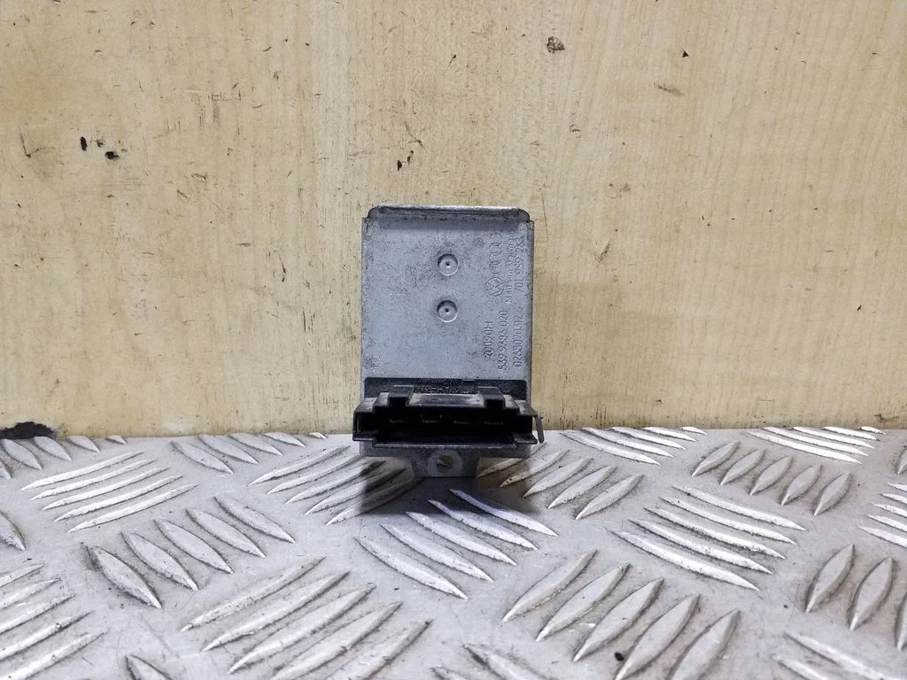 Krāsniņas ventilatora rezistors (reostats) 701989263