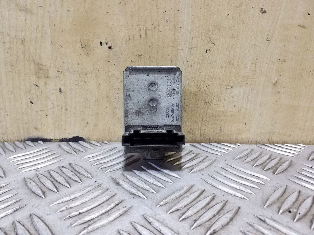 Krāsniņas ventilatora rezistors (reostats) 701989263