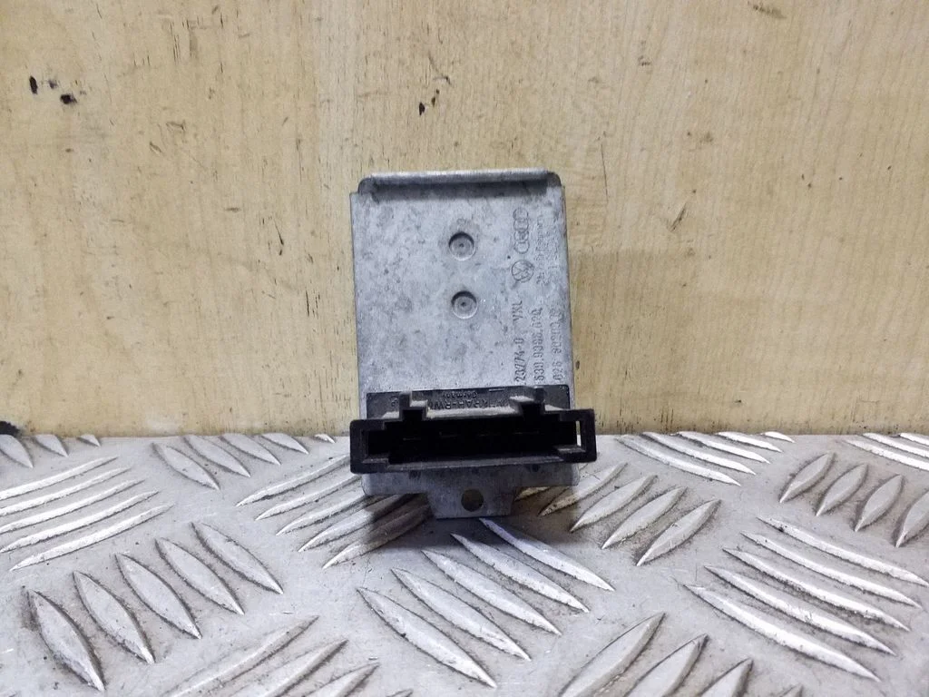 Krāsniņas ventilatora rezistors (reostats) 701989263
