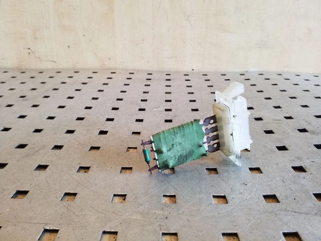 Heater blower motor/fan resistor