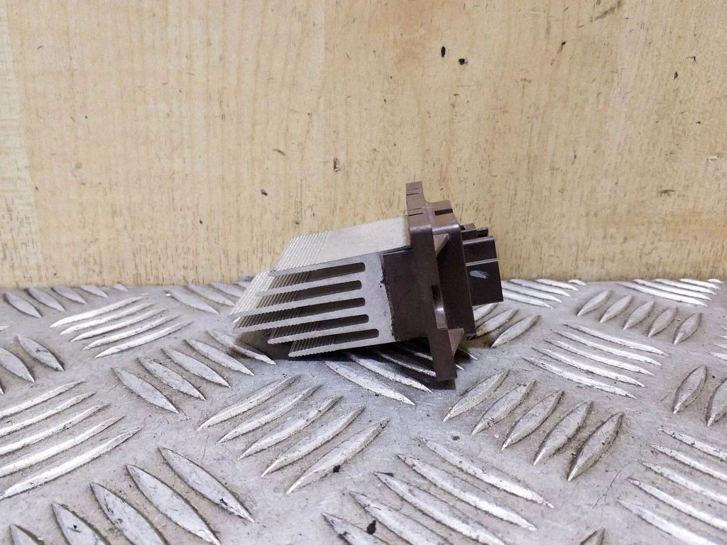 Heater blower motor/fan resistor