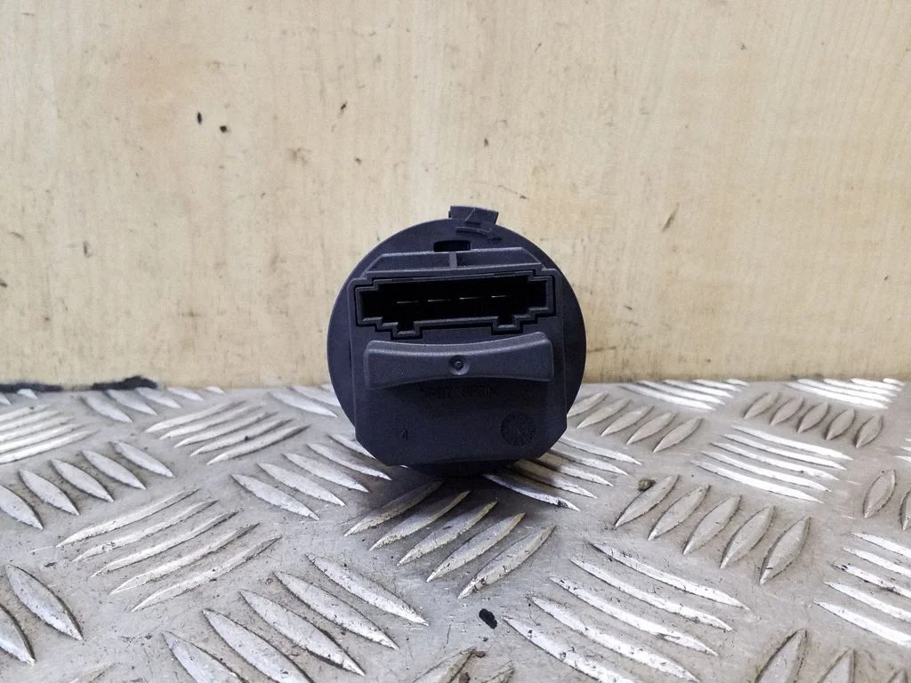 Heater blower motor/fan resistor 5HL00894120