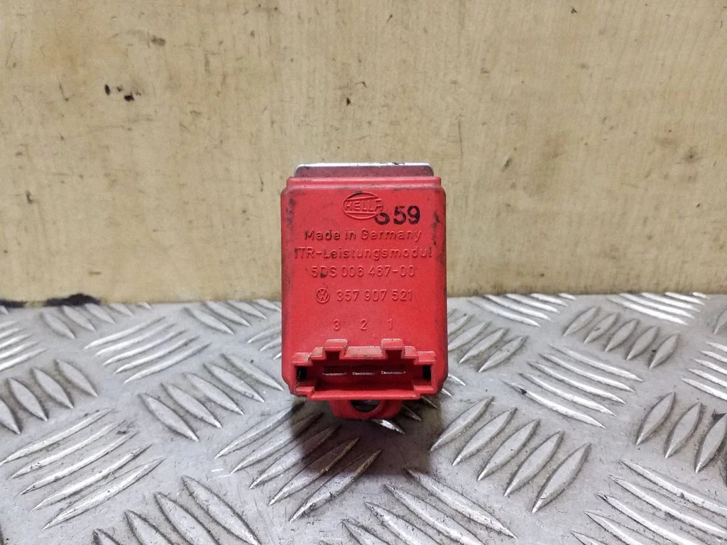 Heater blower motor/fan resistor – Audi A4 S4 B5 8D (1999-2000)