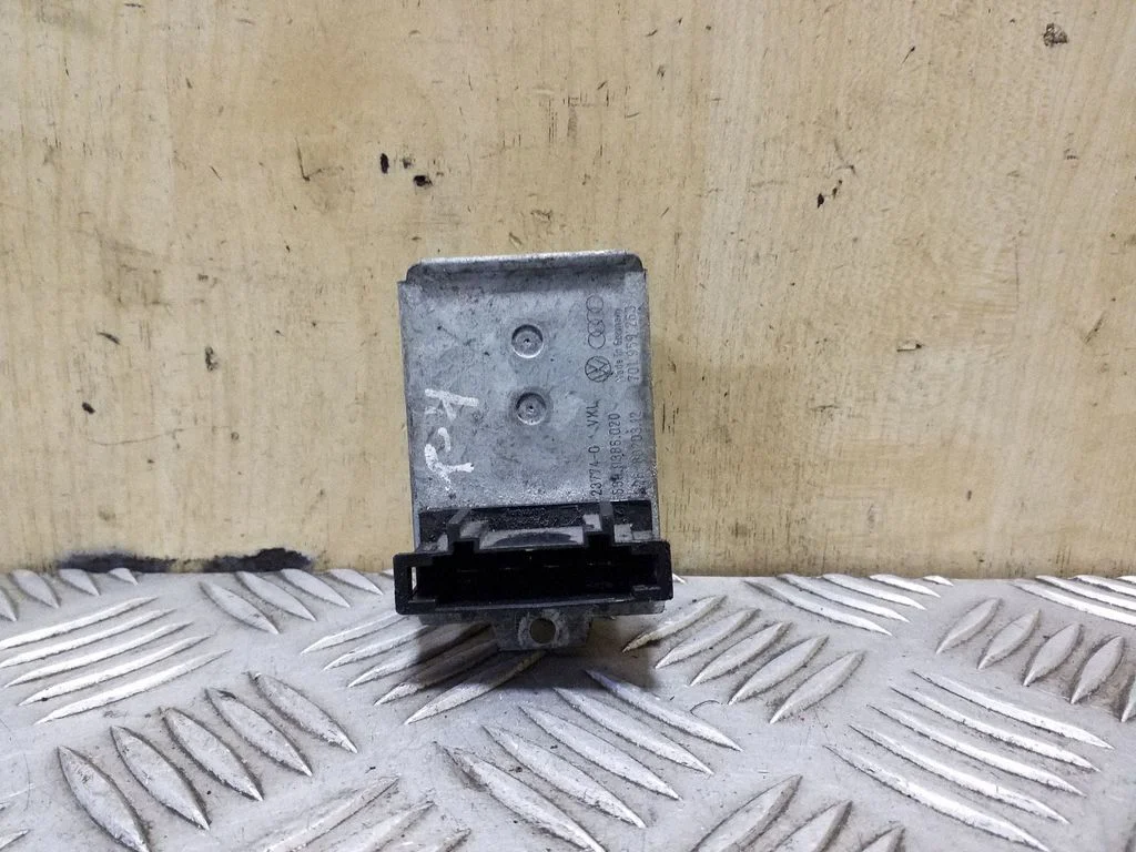 Krāsniņas ventilatora rezistors (reostats) 701989263