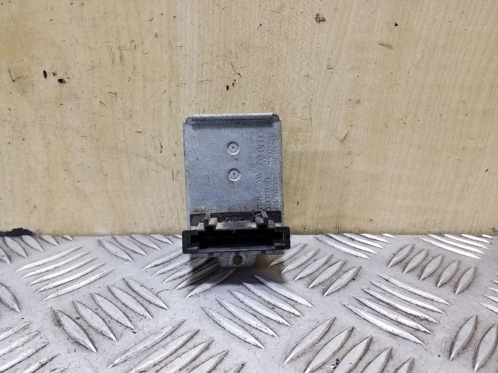 Krāsniņas ventilatora rezistors (reostats) 701989263
