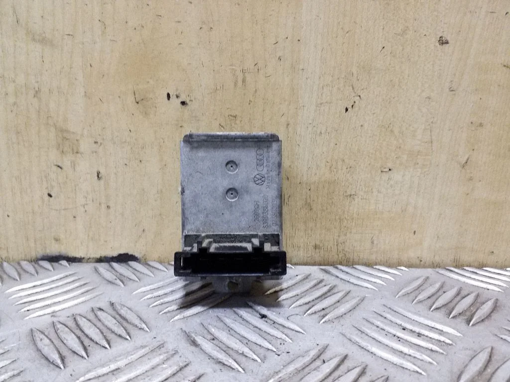 Krāsniņas ventilatora rezistors (reostats) 701989263