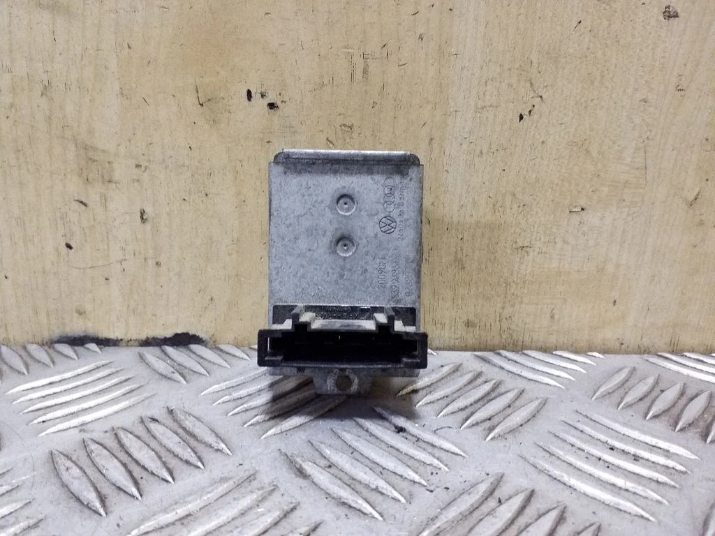 Krāsniņas ventilatora rezistors (reostats) 701989263