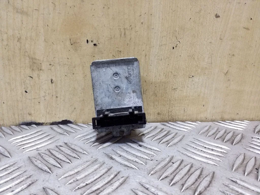Krāsniņas ventilatora rezistors (reostats) 701989263