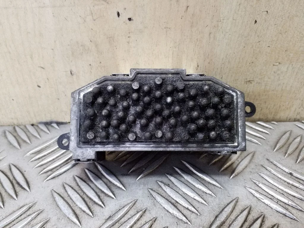 Heater blower motor/fan resistor 8K0820521