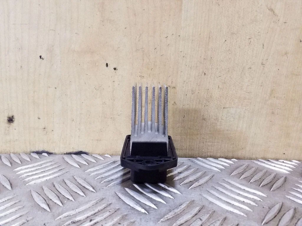 Heater blower motor/fan resistor