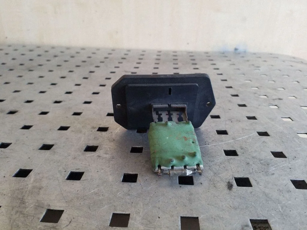 Heater blower motor/fan resistor
