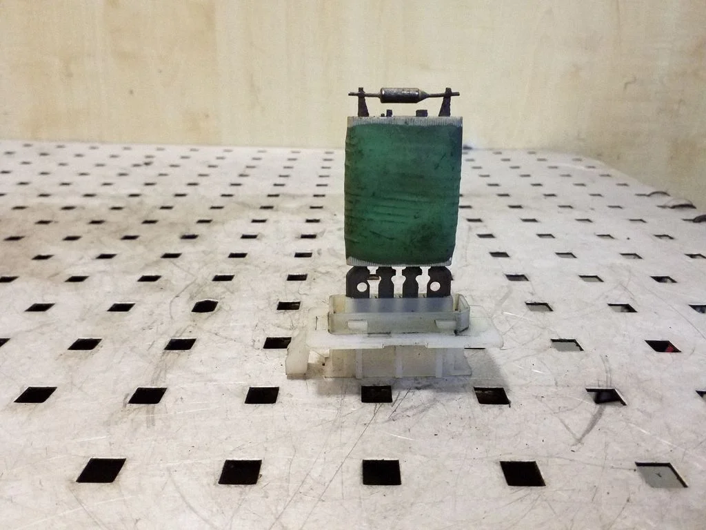 Heater blower motor/fan resistor