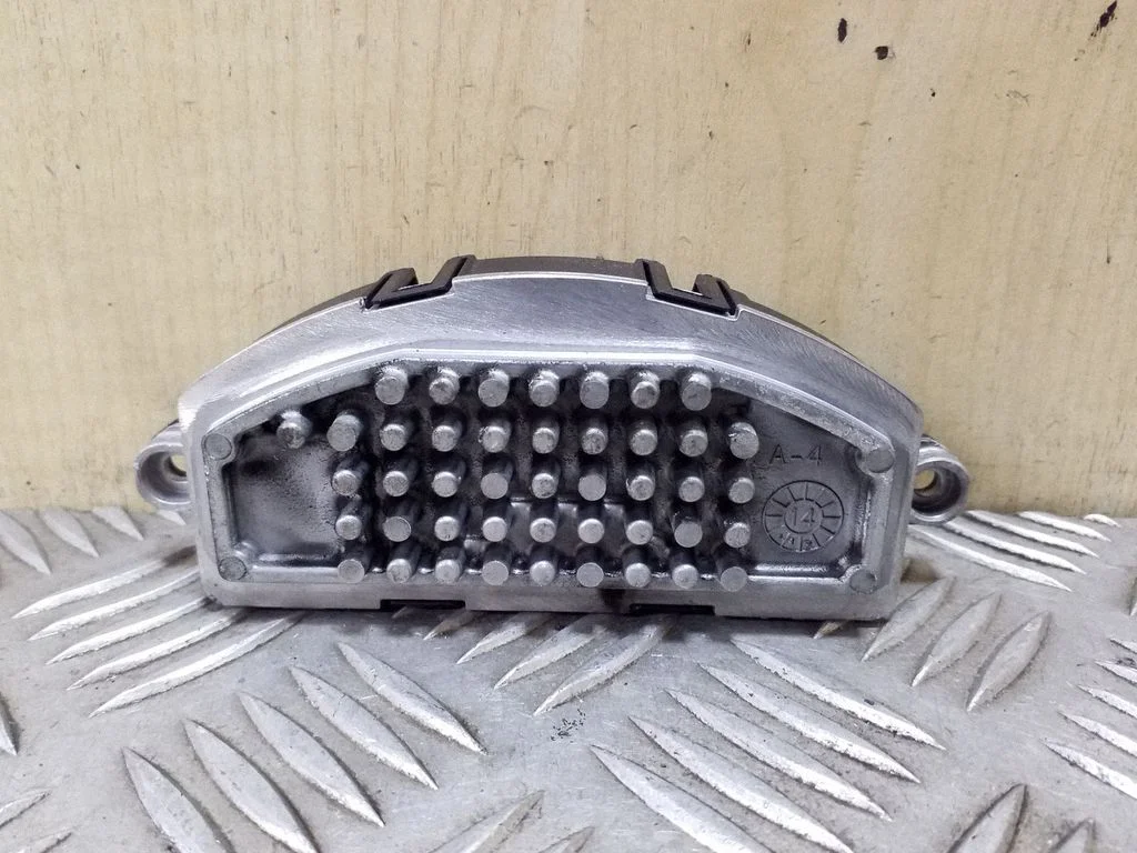 Heater blower motor/fan resistor 3Q0907521A
