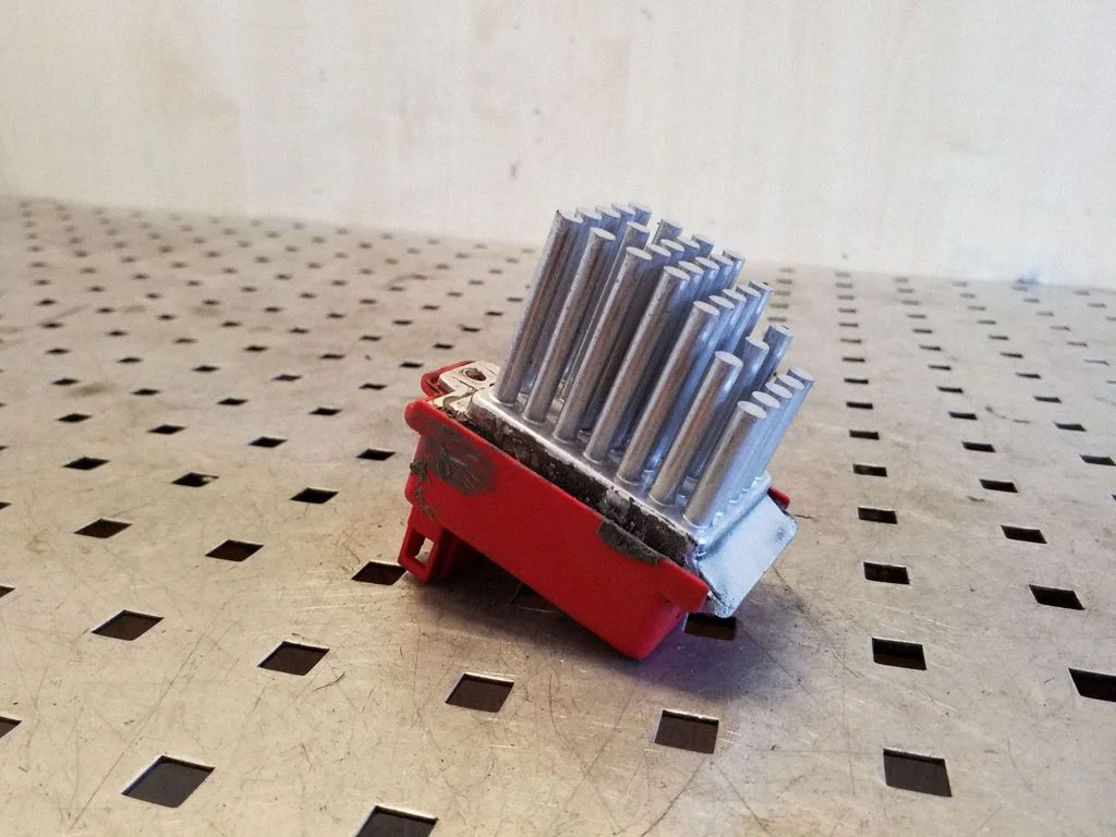 Heater blower motor/fan resistor 657364M