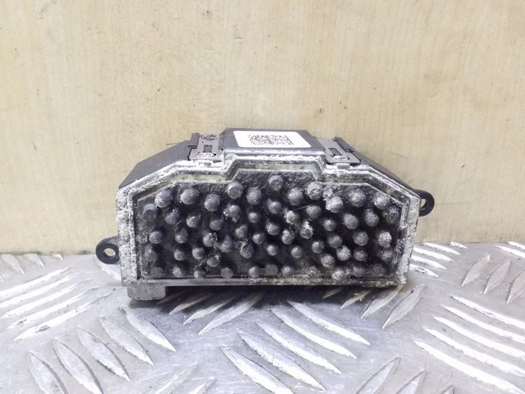 Heater blower motor/fan resistor 8K0820521