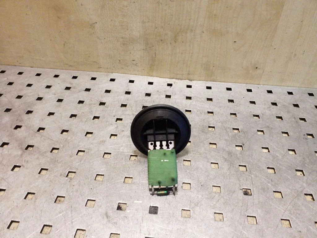 Heater blower motor/fan resistor