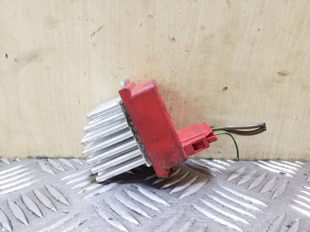 Heater blower motor/fan resistor 657364M
