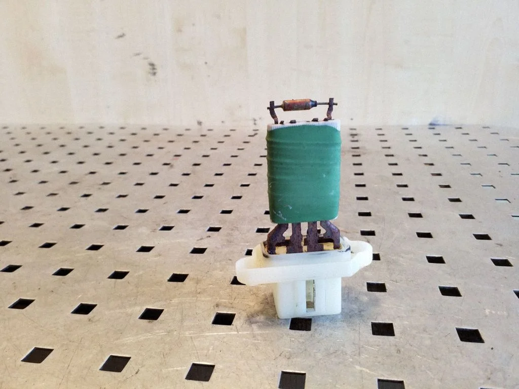 Heater blower motor/fan resistor – Ford Kuga I (2008-2012)