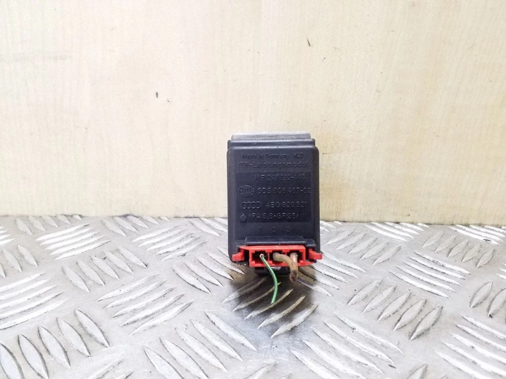 Heater blower motor/fan resistor 4B0820521