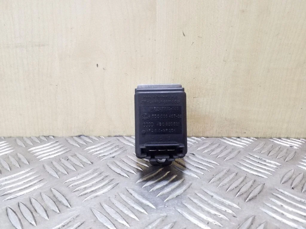 Heater blower motor/fan resistor 4B0820521