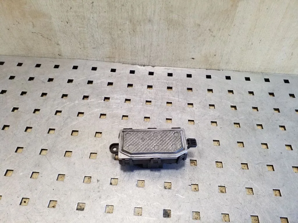Salongipuhuri takisti 6G9T19E624DB