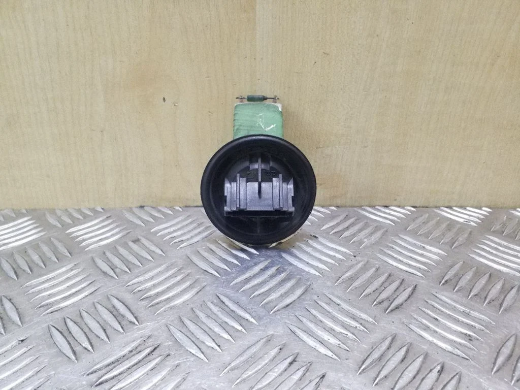 Heater blower motor/fan resistor