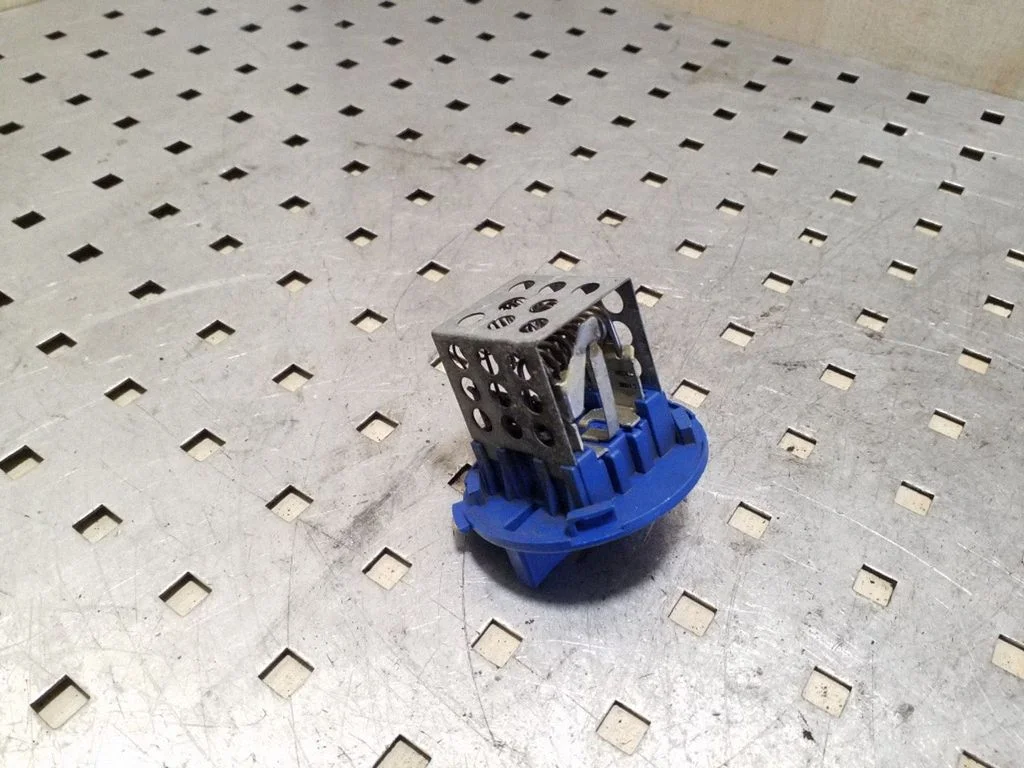 Heater blower motor/fan resistor