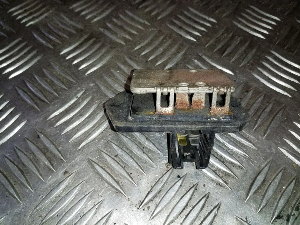 Rezystor dmuchawy – Toyota RAV 4 (XA20) (2000-2005)