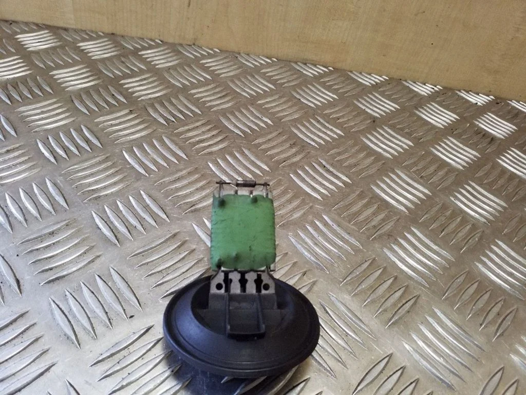 Heater blower motor/fan resistor