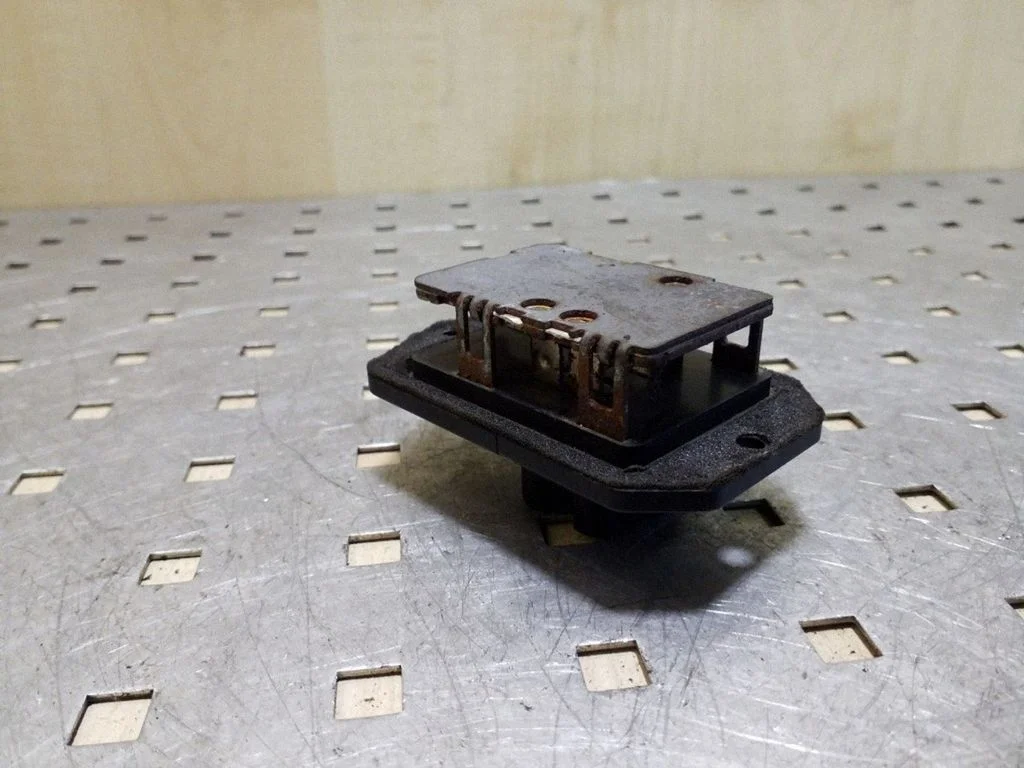 Heater blower motor/fan resistor