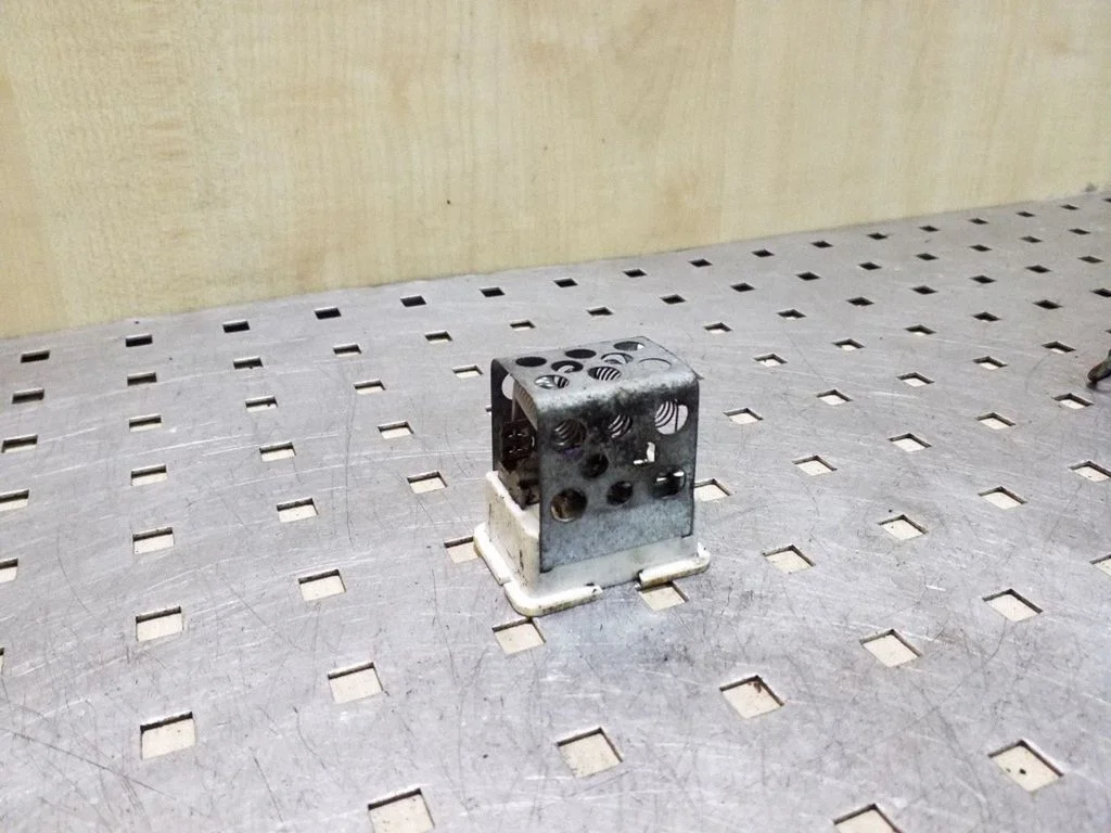 Heater blower motor/fan resistor