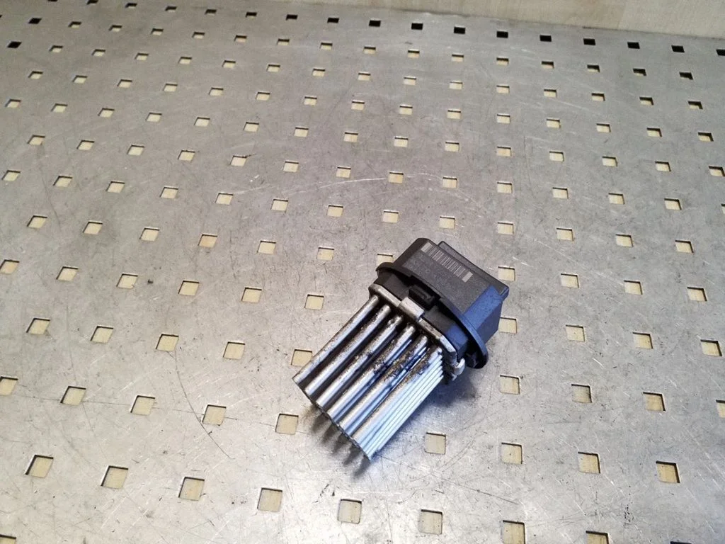 Heater blower motor/fan resistor 5HL00894120