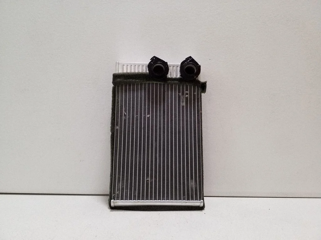 Salongi küttekeha radiaator 52426696