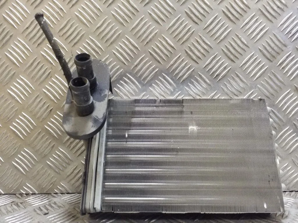 Salongi küttekeha radiaator 1H1819031A