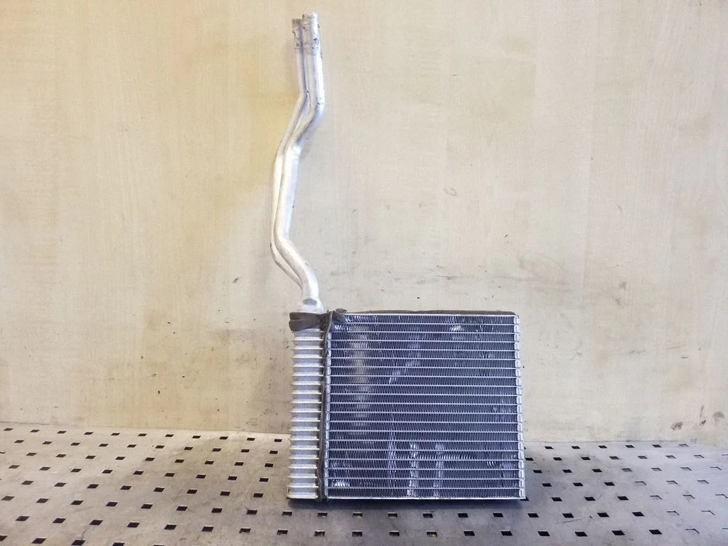 Salongi küttekeha radiaator VP3M5H18476FA