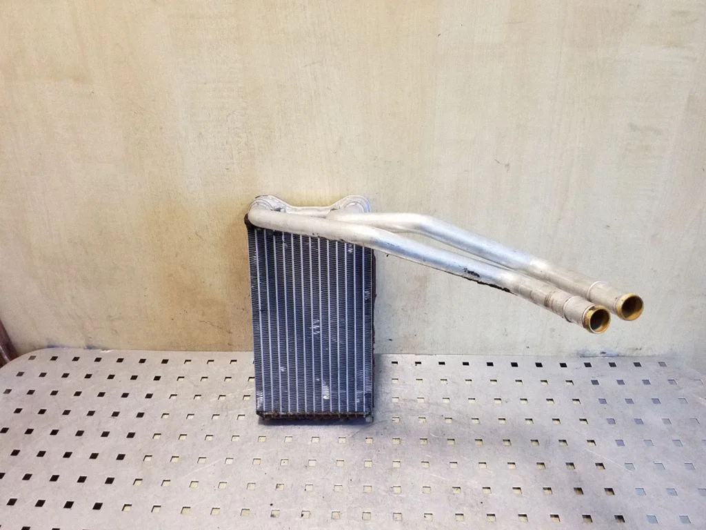 Salongi küttekeha radiaator 8E2820031