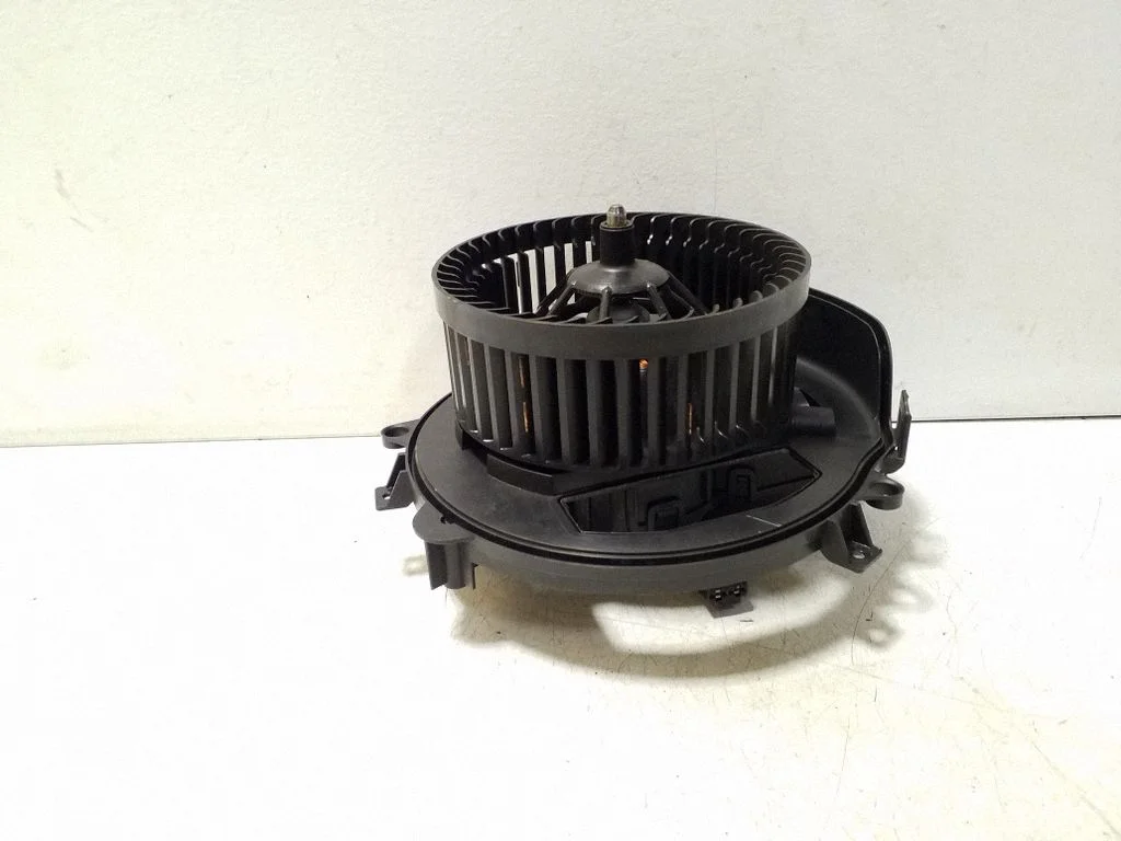 Heater fan/blower 5WC819021A