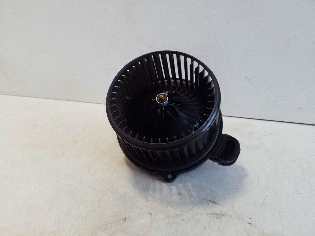 Heater fan/blower F00S3B2570